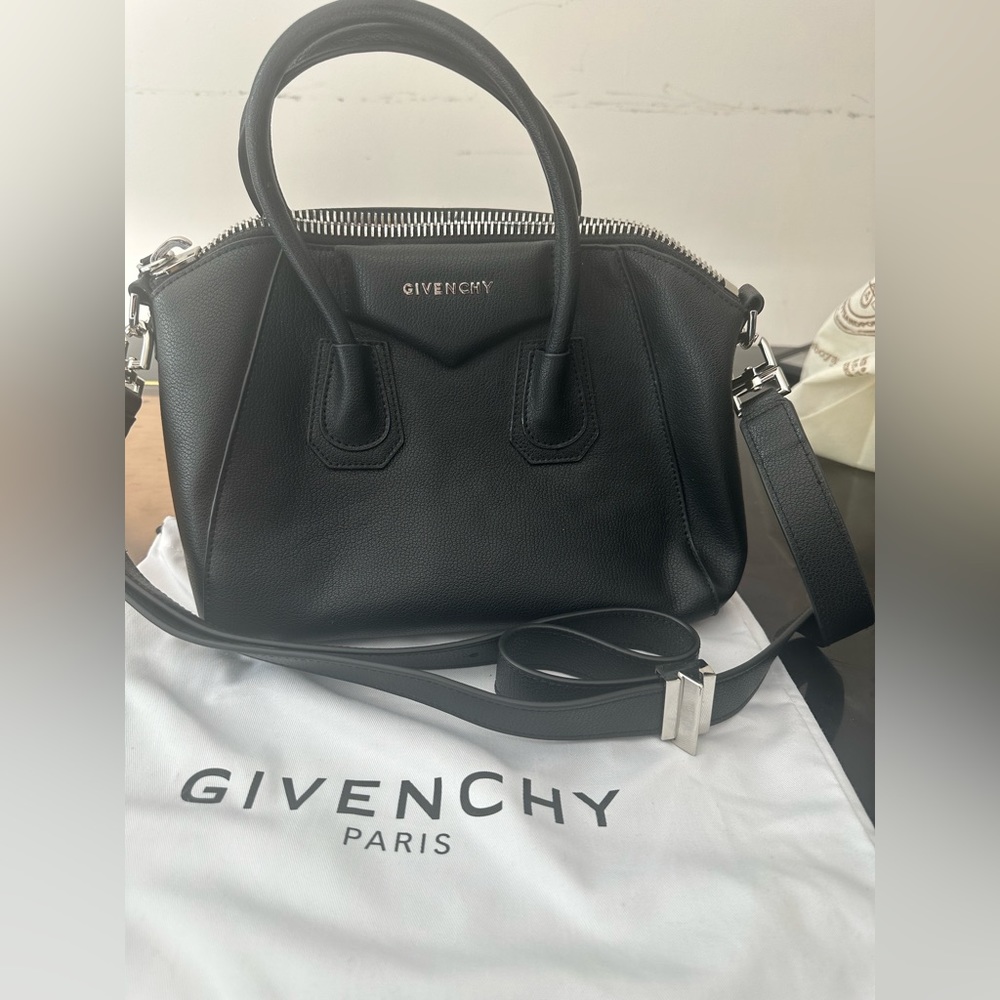 Givenchy 'Mini Antigona' Sugar Leather Satchel